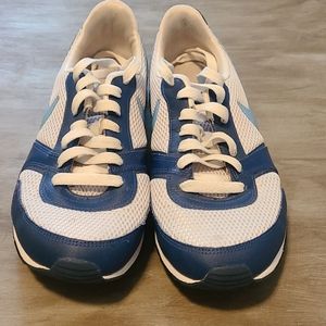 Womens Nike tennis shoes